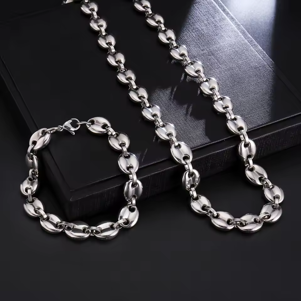 DJALIBA flat heart bracelet in sculpted silver