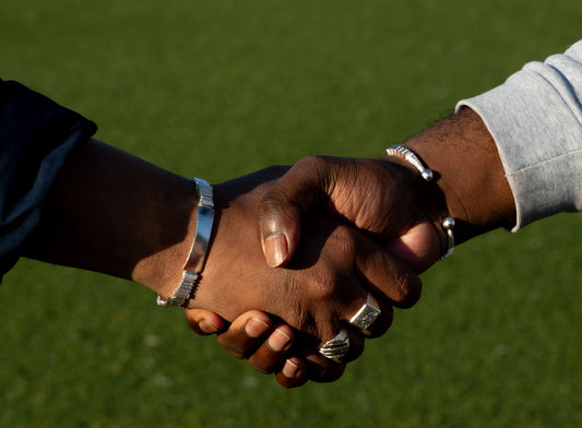 FAQ Bijoux en Argent pour Homme : Guide d'Achat, Styles et Entretien