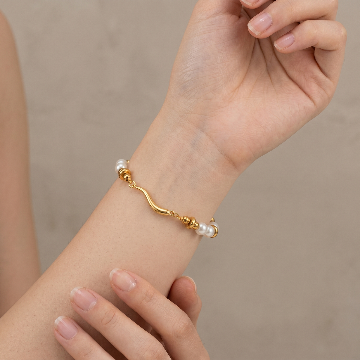 Bracelet Daphné – Perles & Chaîne Plaqué Or