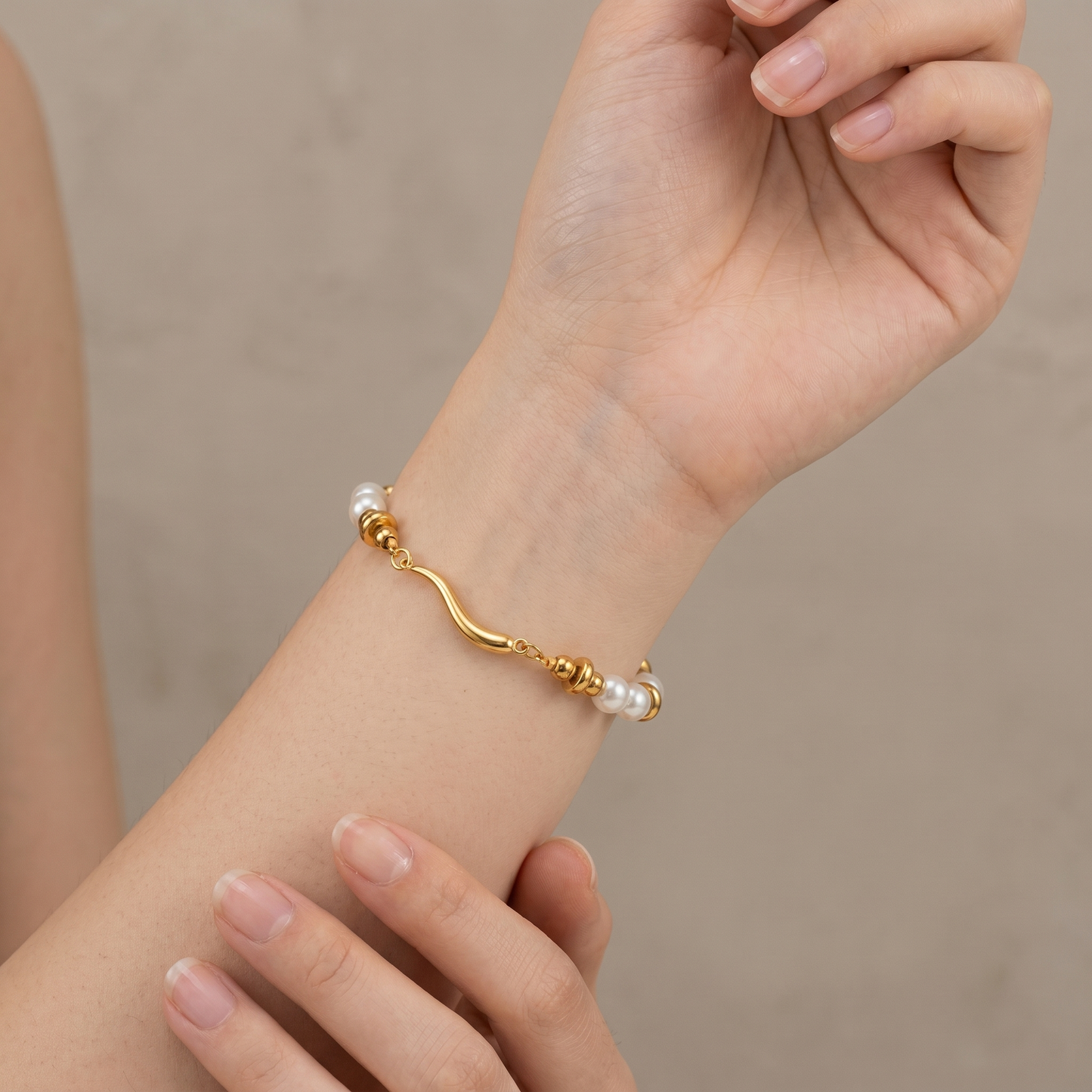 Bracelet Daphné – Perles & Chaîne Plaqué Or