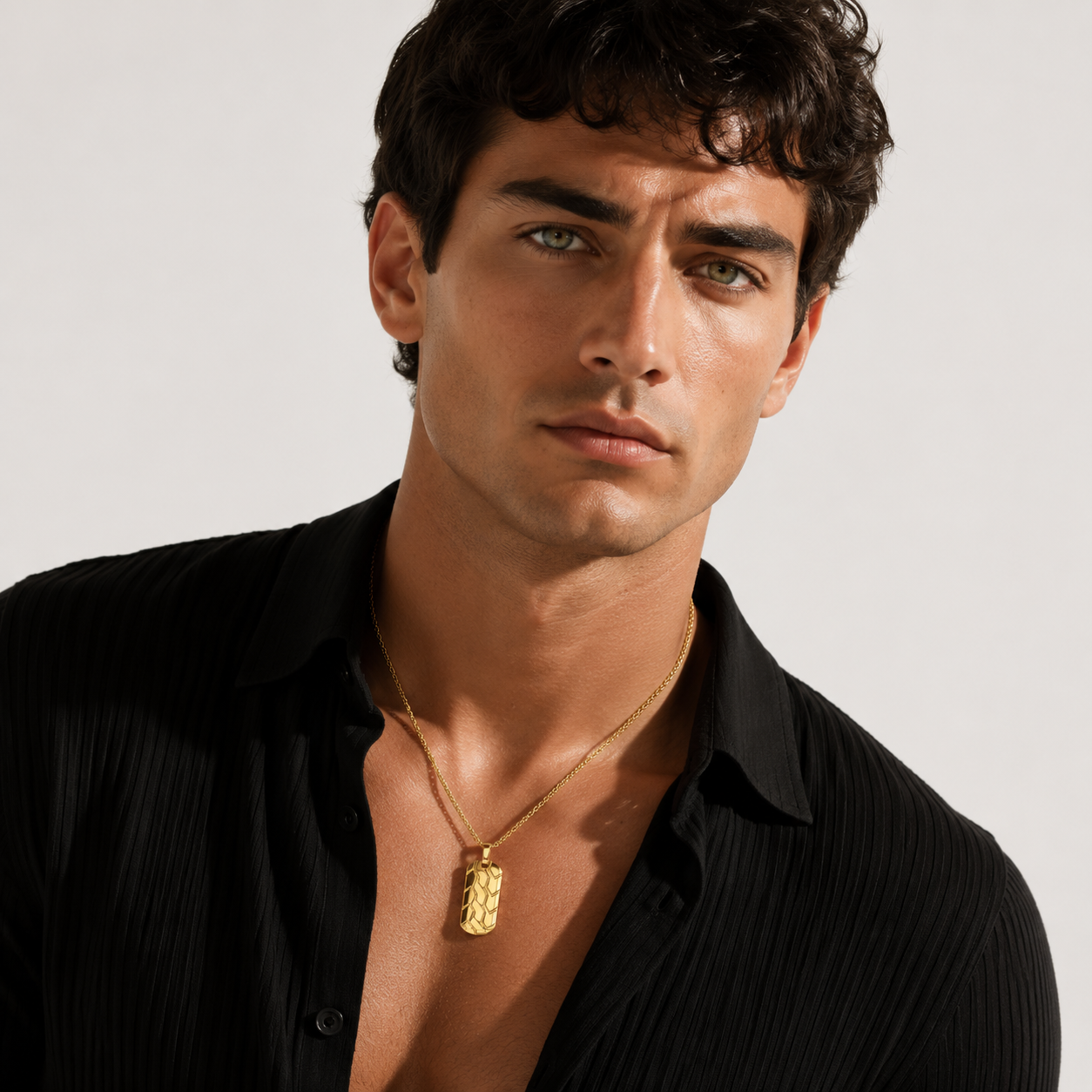 Collier Pendentif Chevrons Homme – Or