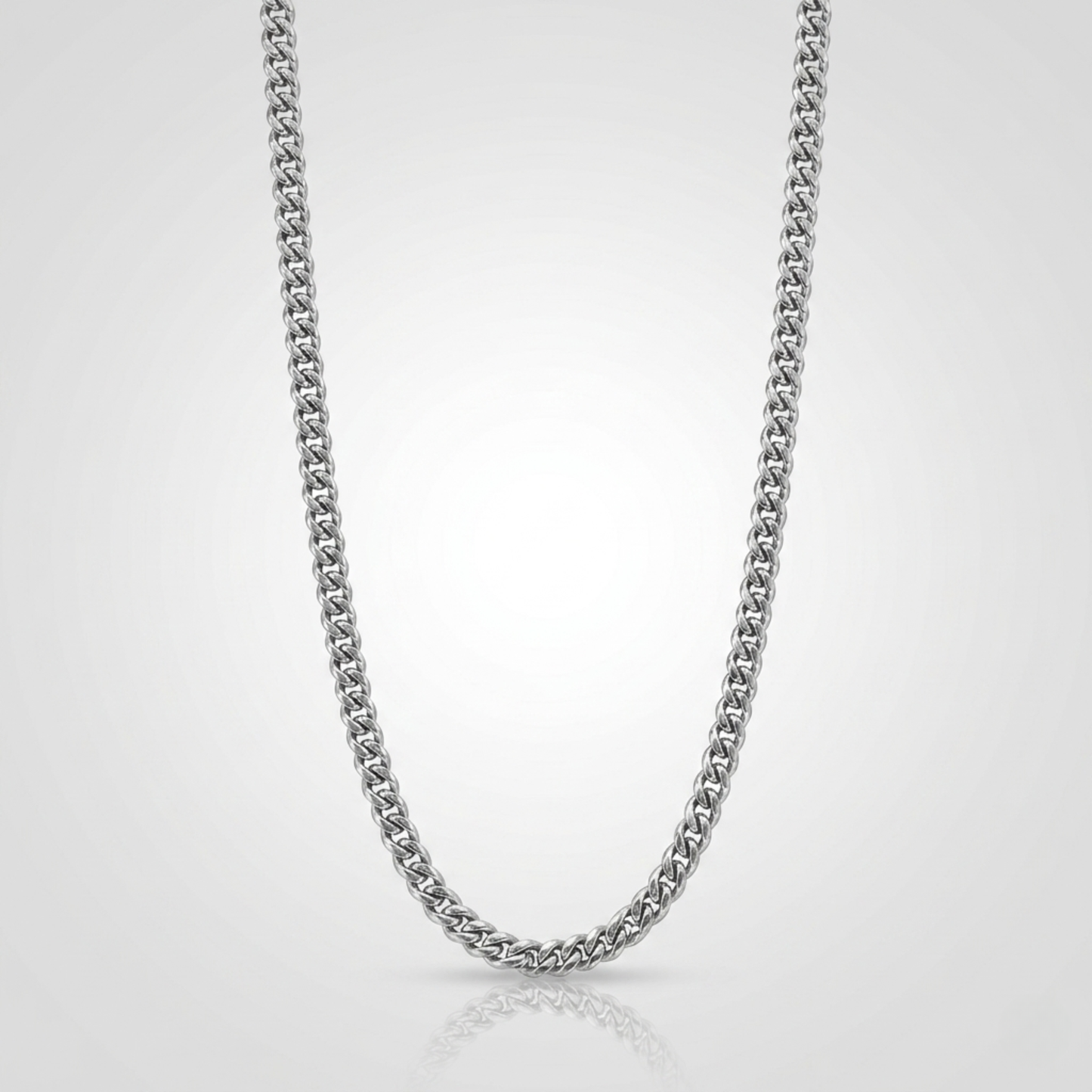Vue complementaire, du collier en argent sterling 925, signe WB Paris (Westaff Bijouterie). Chaine aux maillons reguliers, port au cou ; on remarque l'epaisseur nette de la maille et le fermoir securise. Style moderne, ideal homme et femme — cadeau anniversaire. Recherches : argent sterling, argent 925, cadeau anniversaire, bon rapport qualite-prix. Argent 925 hypoallergenique. Cadeau anniversaire a offrir toute l'annee. Mot-cle : argent massif. Entretien simple : essuyer avec un chiffon doux.