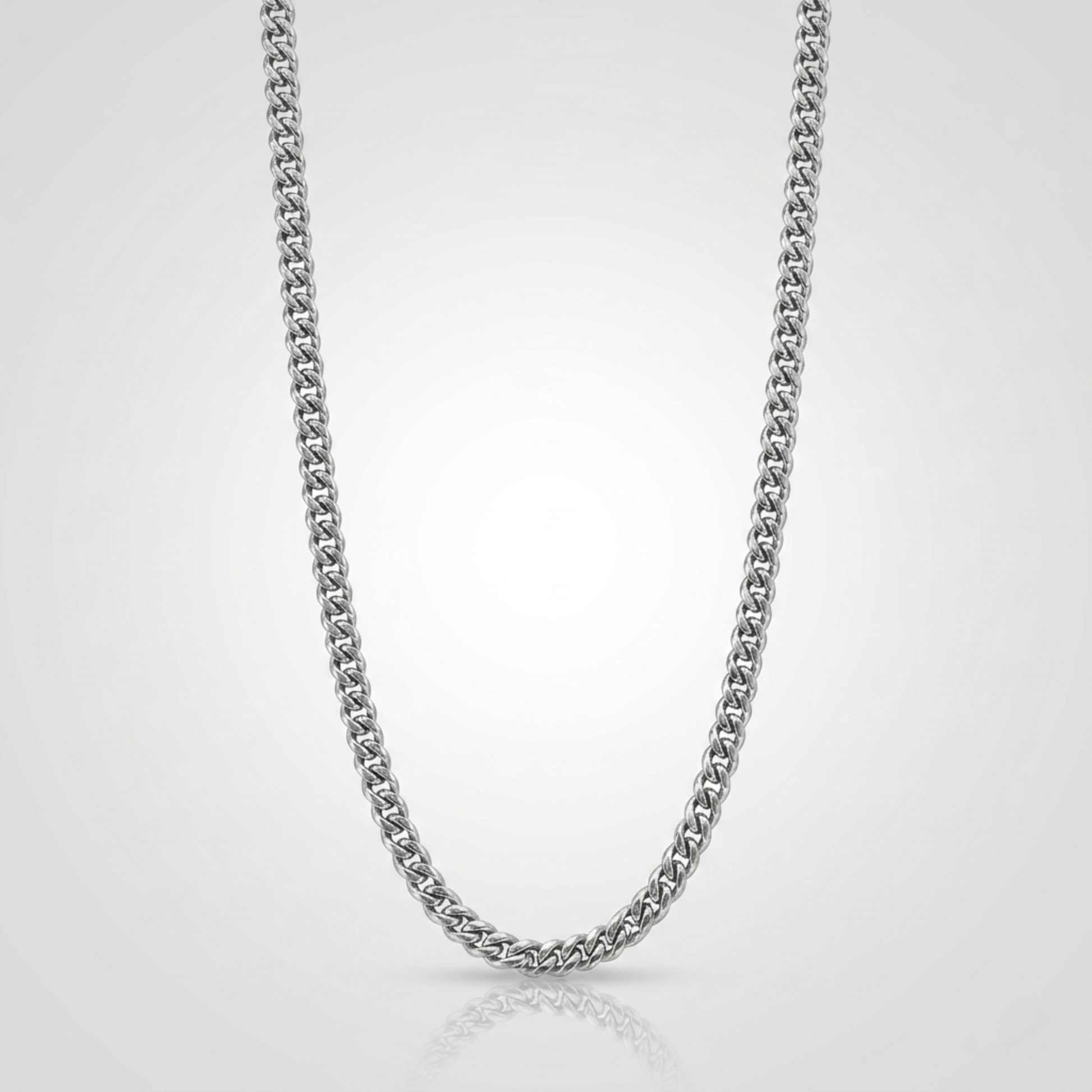 Vue complementaire, du collier en argent sterling 925, signe WB Paris (Westaff Bijouterie). Chaine aux maillons reguliers, port au cou ; on remarque l'epaisseur nette de la maille et le fermoir securise. Style moderne, ideal homme et femme — cadeau anniversaire. Recherches : argent sterling, argent 925, cadeau anniversaire, bon rapport qualite-prix. Argent 925 hypoallergenique. Cadeau anniversaire a offrir toute l'annee. Mot-cle : argent massif. Entretien simple : essuyer avec un chiffon doux.