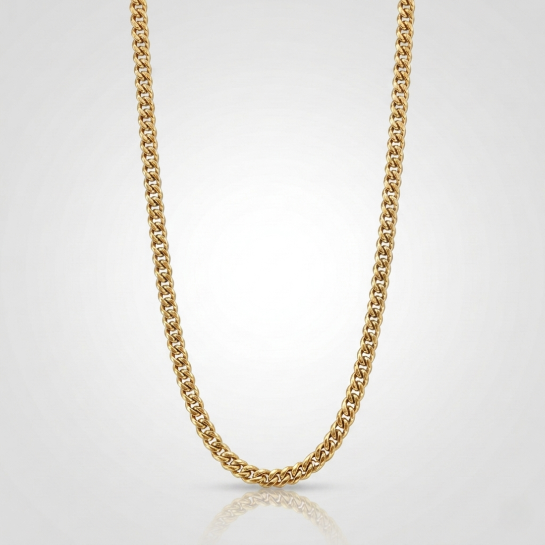 Vue alternative, du collier en placage or 18K sur acier inoxydable, signe WB Paris (Westaff Bijouterie). Chaine aux maillons reguliers, port au cou ; on remarque la brillance polie miroir et l'epaisseur nette de la maille. Style chic, ideal unisexe — cadeau fete des peres. Recherches : acier dore, bijou plaque or 18k, cadeau fete des peres, pas cher. Plaque or 18K sur acier, resistant a l'eau. Cadeau fete des peres a offrir toute l'annee.