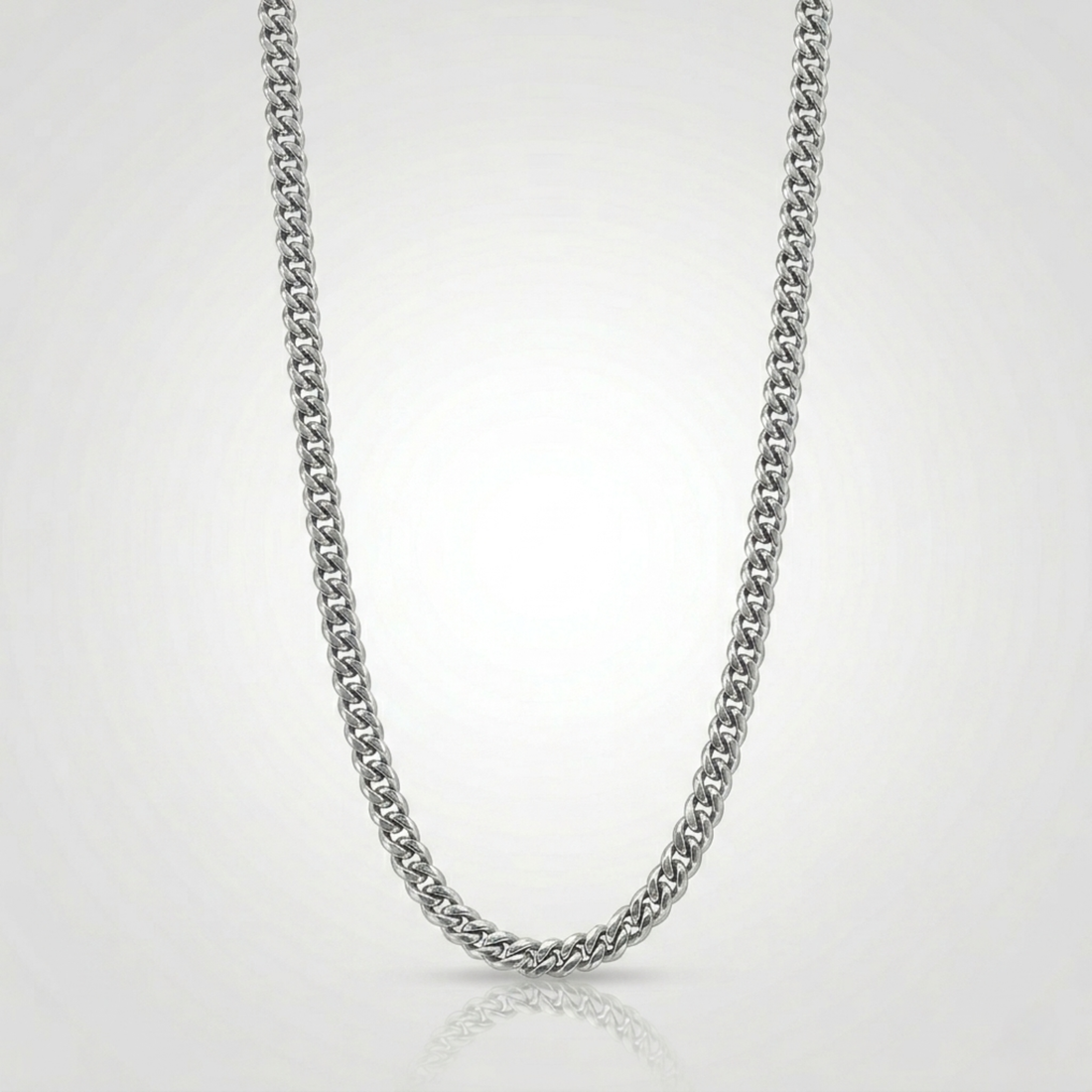 Autre angle, du collier en argent sterling 925, signe WB Paris (Westaff Bijouterie). Chaine aux maillons reguliers, port au cou ; on remarque la patine durable et le fermoir securise. Style chic, ideal homme — cadeau fete des meres. Recherches : argent massif, argent 925, cadeau fete des meres, livraison rapide. Argent 925 hypoallergenique. Cadeau fete des meres a offrir toute l'annee. Mot-cle : bijou argent. Entretien simple : essuyer avec un chiffon doux.