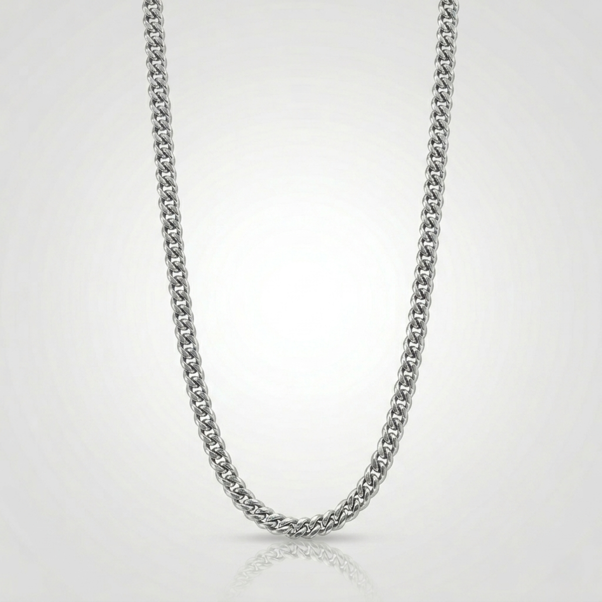 Autre angle, du collier en argent sterling 925, signe WB Paris (Westaff Bijouterie). Chaine aux maillons reguliers, port au cou ; on remarque la patine durable et le fermoir securise. Style chic, ideal homme — cadeau fete des meres. Recherches : argent massif, argent 925, cadeau fete des meres, livraison rapide. Argent 925 hypoallergenique. Cadeau fete des meres a offrir toute l'annee. Mot-cle : bijou argent. Entretien simple : essuyer avec un chiffon doux.