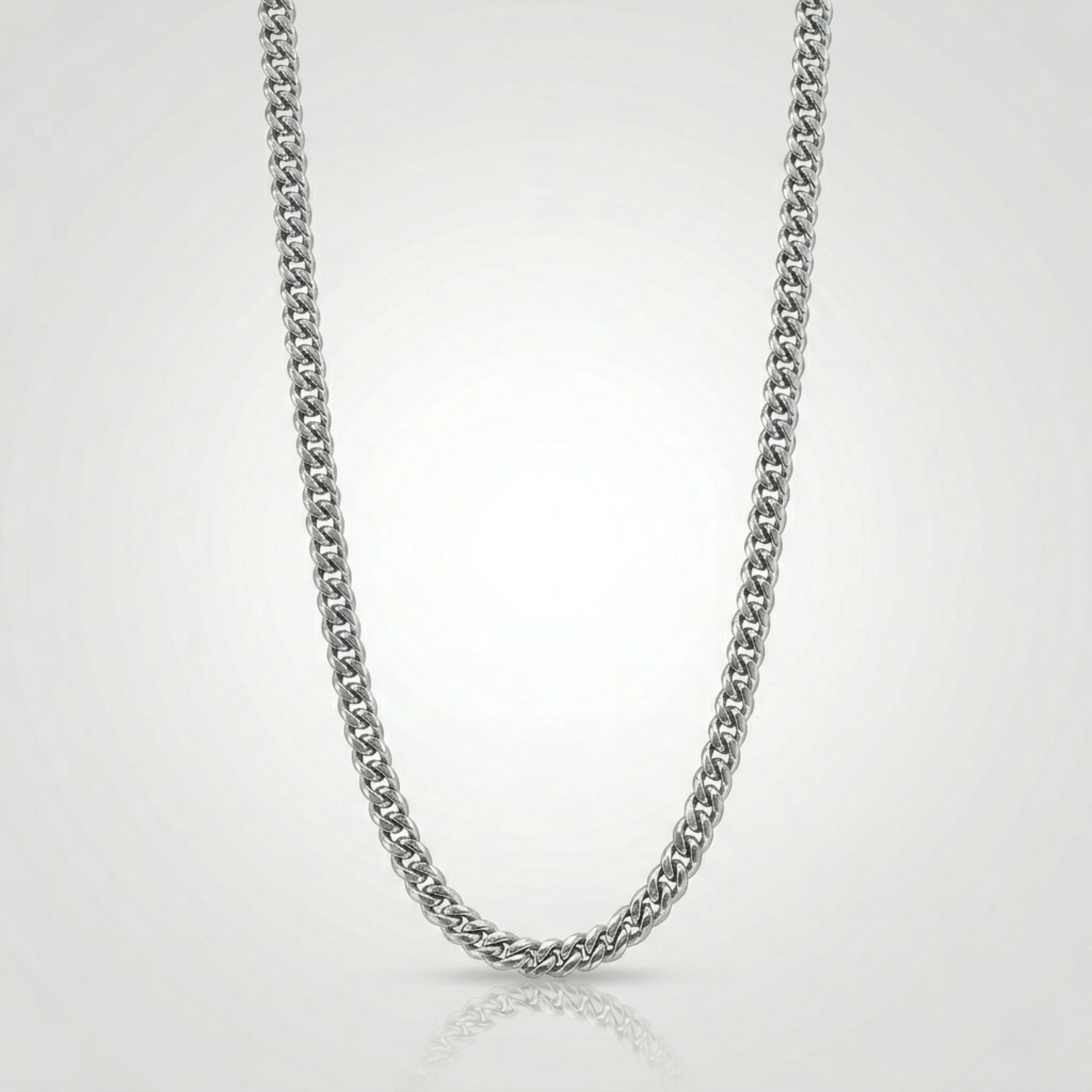 Autre angle, du collier en argent sterling 925, signe WB Paris (Westaff Bijouterie). Chaine aux maillons reguliers, port au cou ; on remarque la patine durable et le fermoir securise. Style chic, ideal homme — cadeau fete des meres. Recherches : argent massif, argent 925, cadeau fete des meres, livraison rapide. Argent 925 hypoallergenique. Cadeau fete des meres a offrir toute l'annee. Mot-cle : bijou argent. Entretien simple : essuyer avec un chiffon doux.