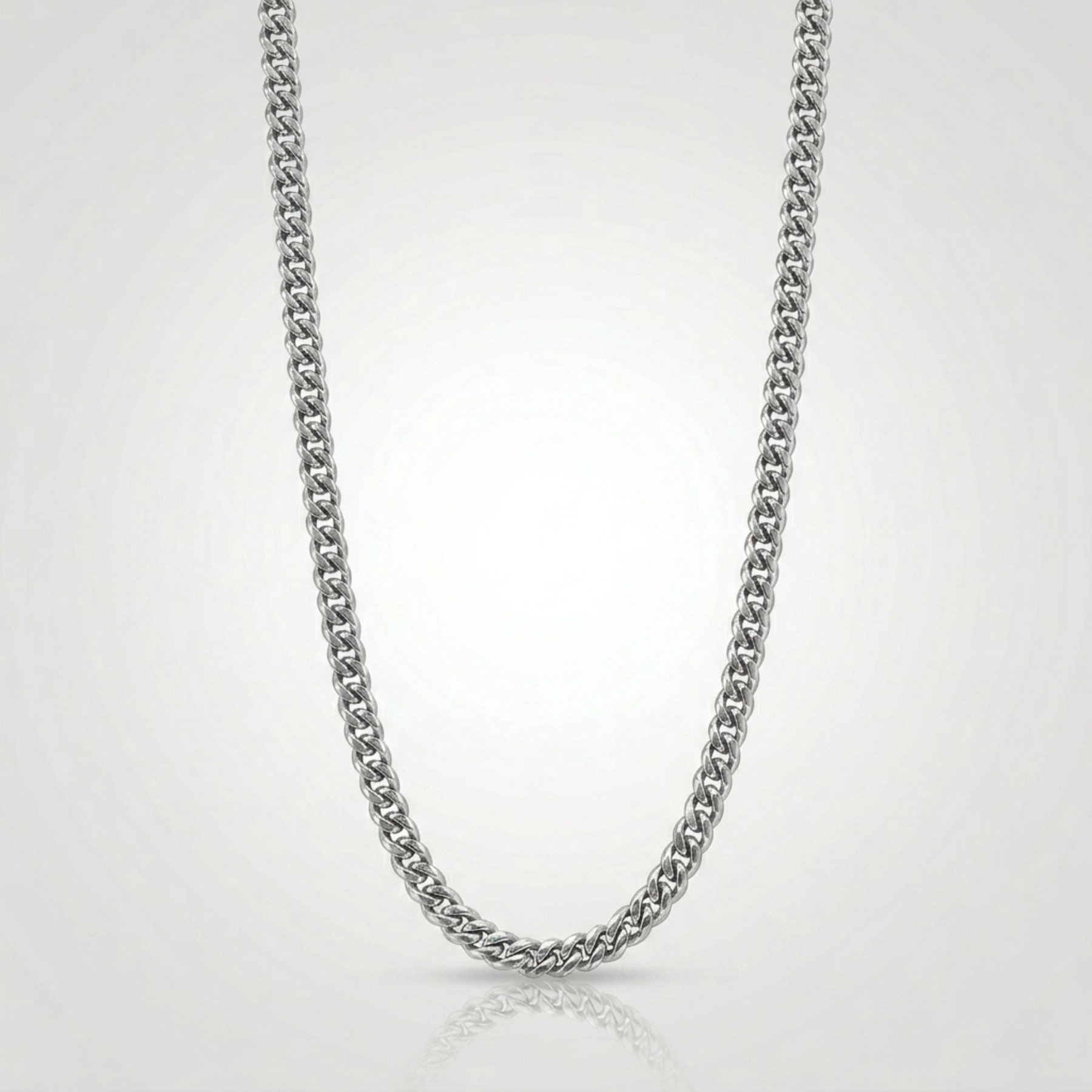 Autre angle, du collier en argent sterling 925, signe WB Paris (Westaff Bijouterie). Chaine aux maillons reguliers, port au cou ; on remarque la patine durable et le fermoir securise. Style chic, ideal homme — cadeau fete des meres. Recherches : argent massif, argent 925, cadeau fete des meres, livraison rapide. Argent 925 hypoallergenique. Cadeau fete des meres a offrir toute l'annee. Mot-cle : bijou argent. Entretien simple : essuyer avec un chiffon doux.