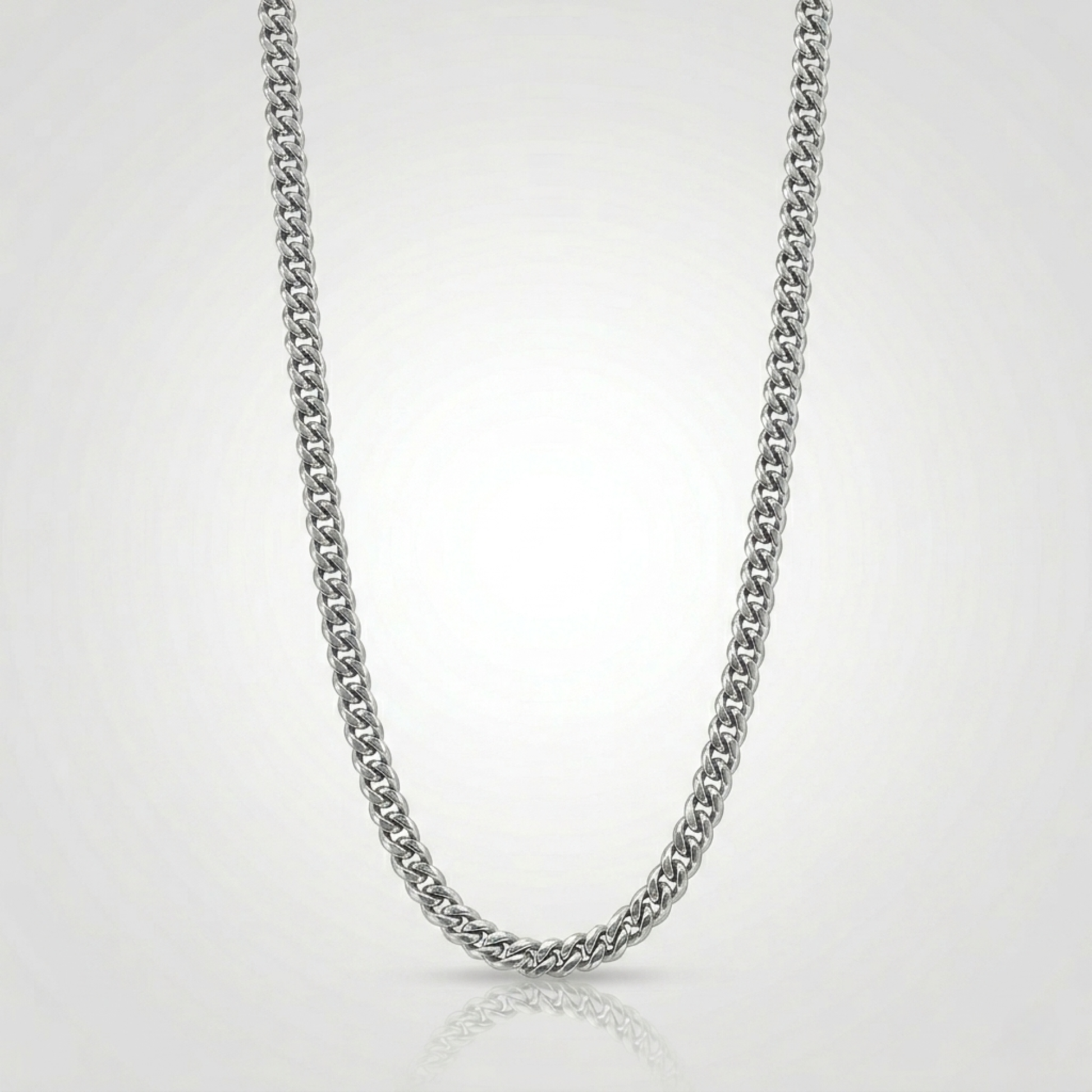 Autre angle, du collier en argent sterling 925, signe WB Paris (Westaff Bijouterie). Chaine aux maillons reguliers, port au cou ; on remarque la patine durable et le fermoir securise. Style chic, ideal homme — cadeau fete des meres. Recherches : argent massif, argent 925, cadeau fete des meres, livraison rapide. Argent 925 hypoallergenique. Cadeau fete des meres a offrir toute l'annee. Mot-cle : bijou argent. Entretien simple : essuyer avec un chiffon doux.