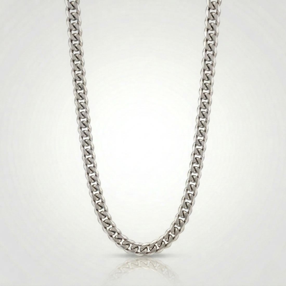 Vue complementaire, du collier en argent veritable 925, signe WB Paris (Westaff Bijouterie). Chaine aux maillons reguliers, port au cou ; on remarque la brillance polie miroir et la maille reguliere et brillante. Style minimaliste, ideal unisexe — cadeau de Noel. Recherches : bijou argent, argent massif, cadeau de Noel, made in France. Argent 925 hypoallergenique. Cadeau de noel a offrir toute l'annee. Mot-cle : argent 925. Entretien simple : essuyer avec un chiffon doux.