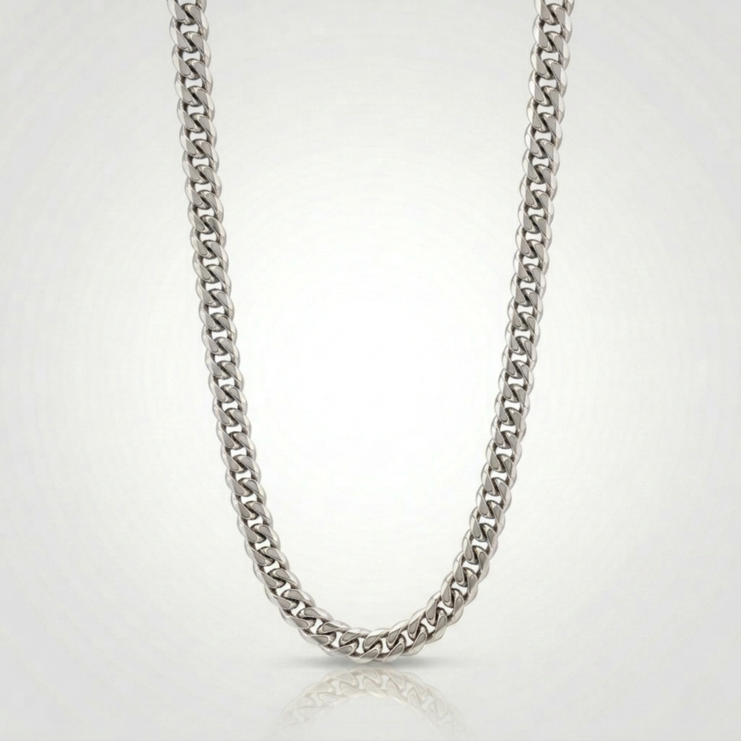 Vue complementaire, du collier en argent veritable 925, signe WB Paris (Westaff Bijouterie). Chaine aux maillons reguliers, port au cou ; on remarque la brillance polie miroir et la maille reguliere et brillante. Style minimaliste, ideal unisexe — cadeau de Noel. Recherches : bijou argent, argent massif, cadeau de Noel, made in France. Argent 925 hypoallergenique. Cadeau de noel a offrir toute l'annee. Mot-cle : argent 925. Entretien simple : essuyer avec un chiffon doux.