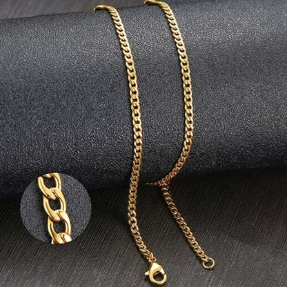 Vue complementaire, du collier en acier 316L plaque or 18 carats, signe WB Paris (Westaff Bijouterie). Chaine aux maillons reguliers, port au cou ; on remarque la brillance polie miroir et la longueur ajustable. Style tendance, ideal femme — cadeau homme. Recherches : chaine plaque or, bijou plaque or 18k, cadeau homme, livraison rapide. Plaque or 18K sur acier, resistant a l'eau. Cadeau homme a offrir toute l'annee. Mot-cle : acier dore.