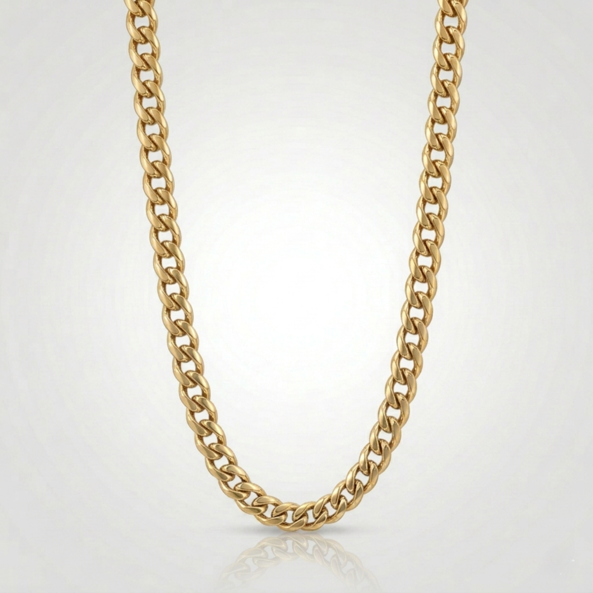 Vue alternative, du collier en plaque or 18K sur acier 316L, signe WB Paris (Westaff Bijouterie). Chaine aux maillons reguliers, port au cou ; on remarque l'epaisseur nette de la maille et la brillance polie miroir. Style minimaliste, ideal femme — cadeau fete des meres. Recherches : acier dore, chaine plaque or, cadeau fete des meres, pas cher. Plaque or 18K sur acier, resistant a l'eau. Cadeau fete des meres a offrir toute l'annee. Mot-cle : bijou plaque or 18k.