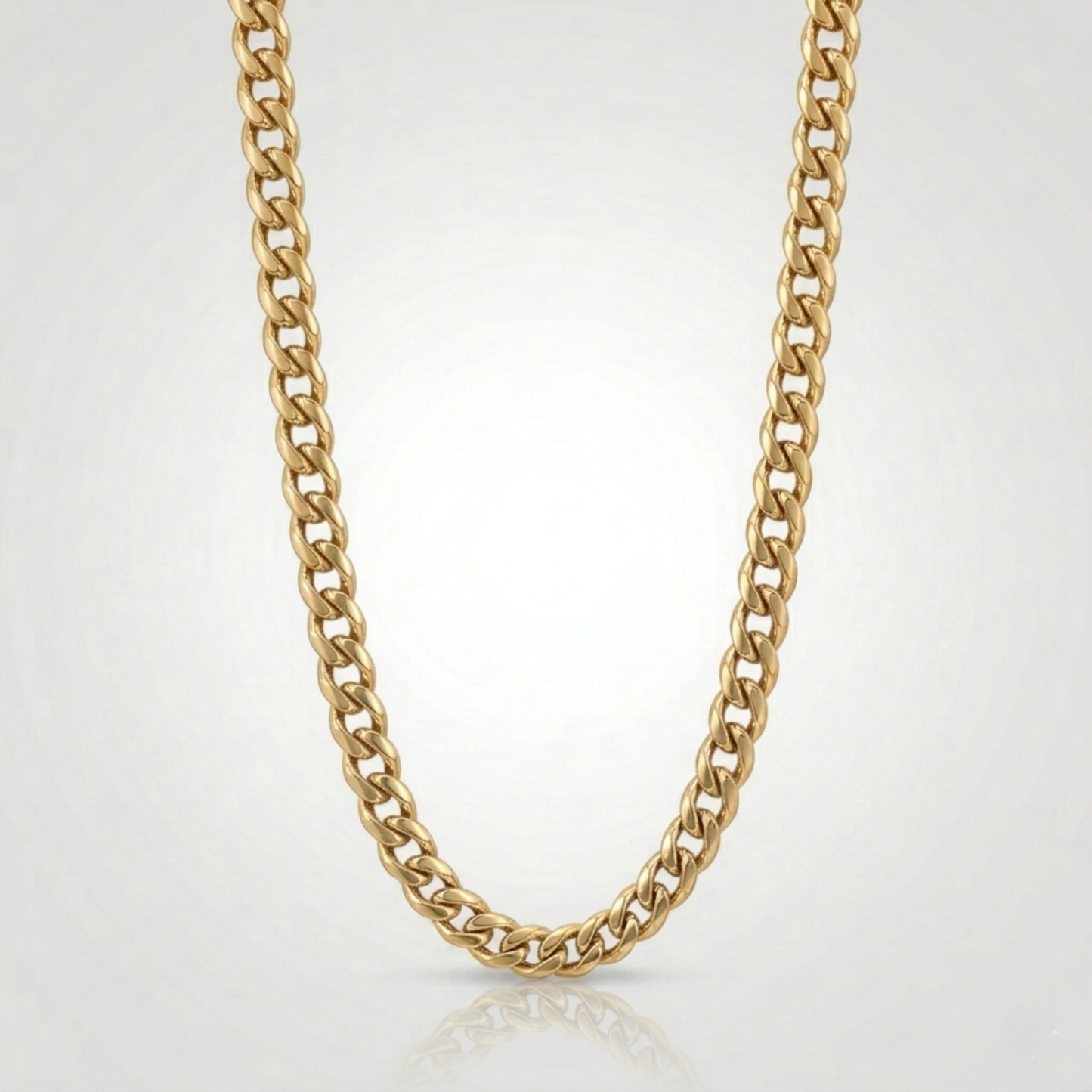 Vue alternative, du collier en plaque or 18K sur acier 316L, signe WB Paris (Westaff Bijouterie). Chaine aux maillons reguliers, port au cou ; on remarque l'epaisseur nette de la maille et la brillance polie miroir. Style minimaliste, ideal femme — cadeau fete des meres. Recherches : acier dore, chaine plaque or, cadeau fete des meres, pas cher. Plaque or 18K sur acier, resistant a l'eau. Cadeau fete des meres a offrir toute l'annee. Mot-cle : bijou plaque or 18k.