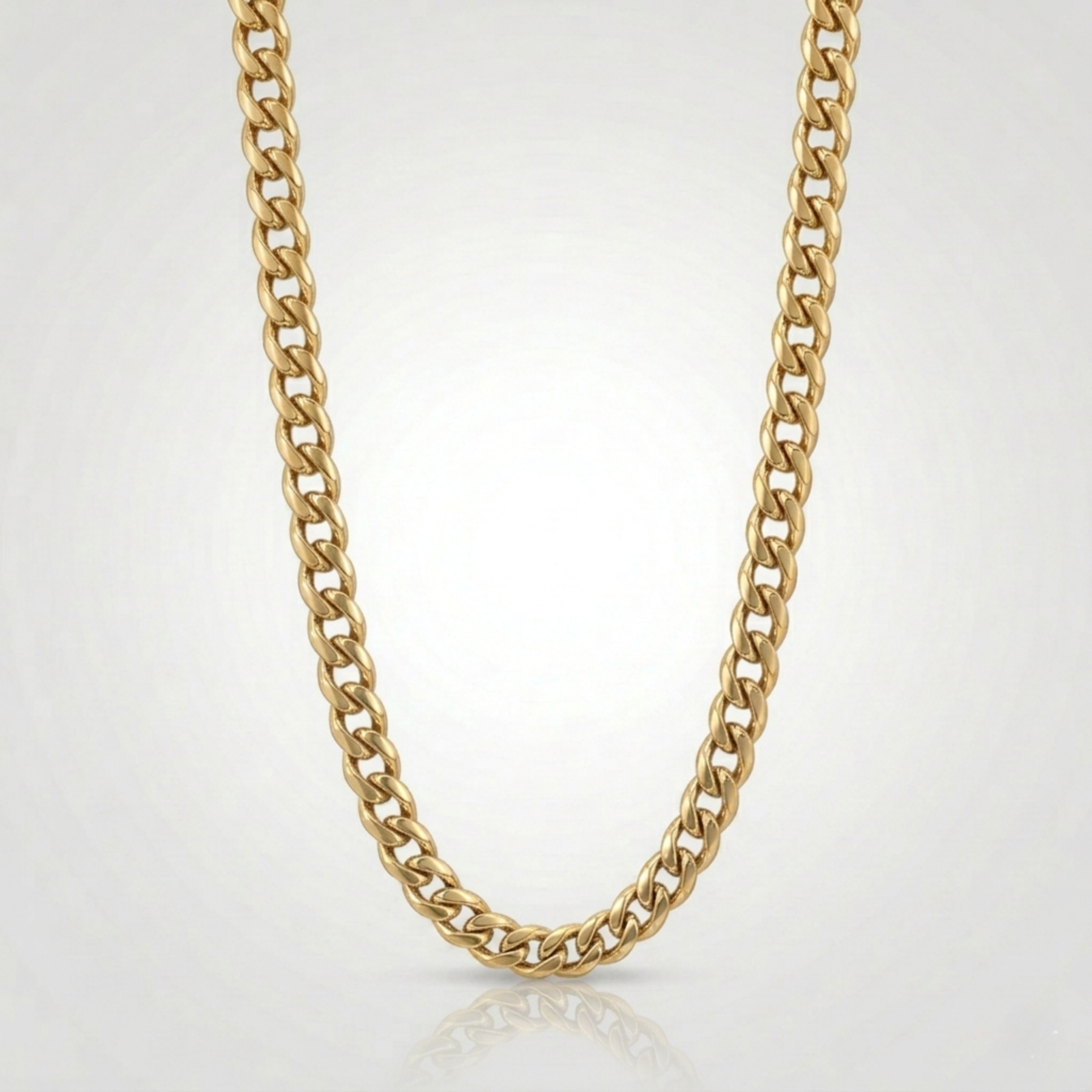 Vue alternative, du collier en plaque or 18K sur acier 316L, signe WB Paris (Westaff Bijouterie). Chaine aux maillons reguliers, port au cou ; on remarque l'epaisseur nette de la maille et la brillance polie miroir. Style minimaliste, ideal femme — cadeau fete des meres. Recherches : acier dore, chaine plaque or, cadeau fete des meres, pas cher. Plaque or 18K sur acier, resistant a l'eau. Cadeau fete des meres a offrir toute l'annee. Mot-cle : bijou plaque or 18k.