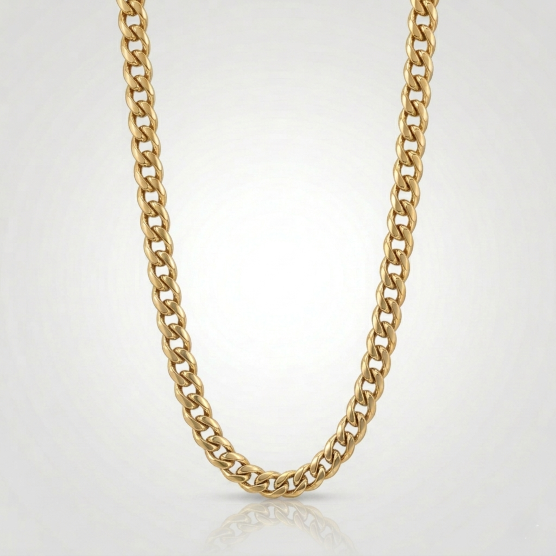 Vue alternative, du collier en plaque or 18K sur acier 316L, signe WB Paris (Westaff Bijouterie). Chaine aux maillons reguliers, port au cou ; on remarque l'epaisseur nette de la maille et la brillance polie miroir. Style minimaliste, ideal femme — cadeau fete des meres. Recherches : acier dore, chaine plaque or, cadeau fete des meres, pas cher. Plaque or 18K sur acier, resistant a l'eau. Cadeau fete des meres a offrir toute l'annee. Mot-cle : bijou plaque or 18k.