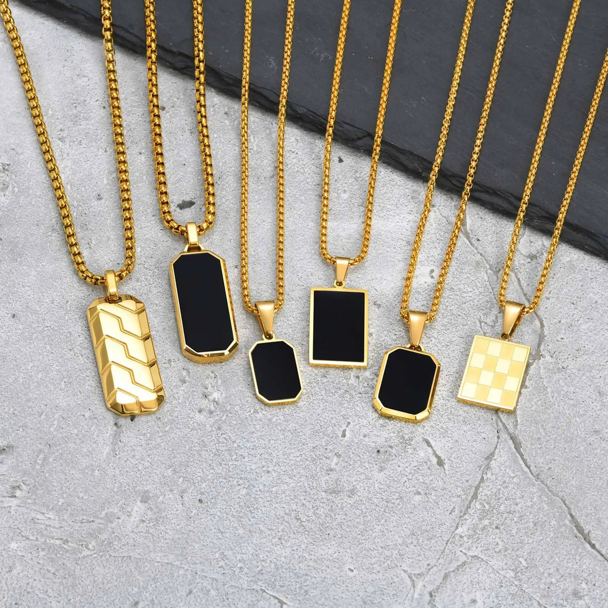Collier Pendentif Plaque Noire Homme – Or