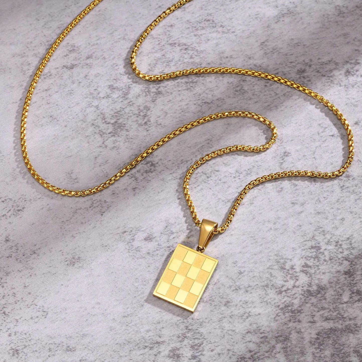 Collier Pendentif Damier Homme – Or
