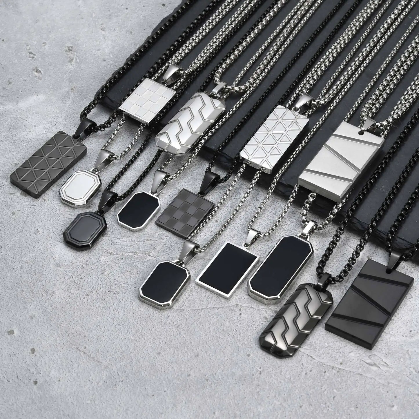 Collier Pendentif Écusson Noir Homme – Argent