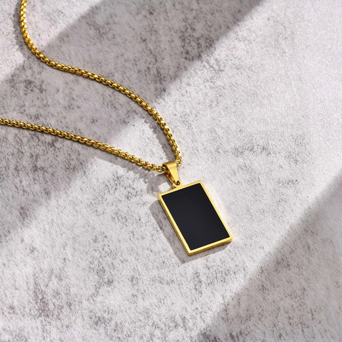 Collier Pendentif Plaque Noire Homme – Or