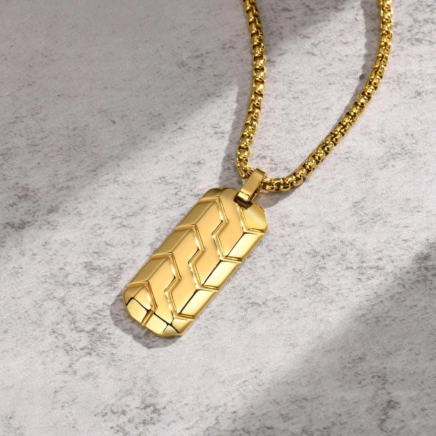 Collier Pendentif Chevrons Homme – Or