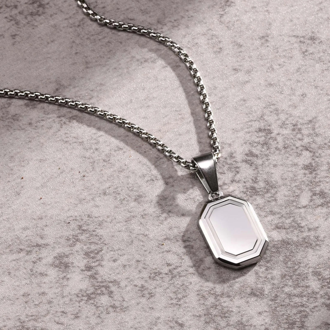 Collier Pendentif Médaille Gravée Homme – Acier