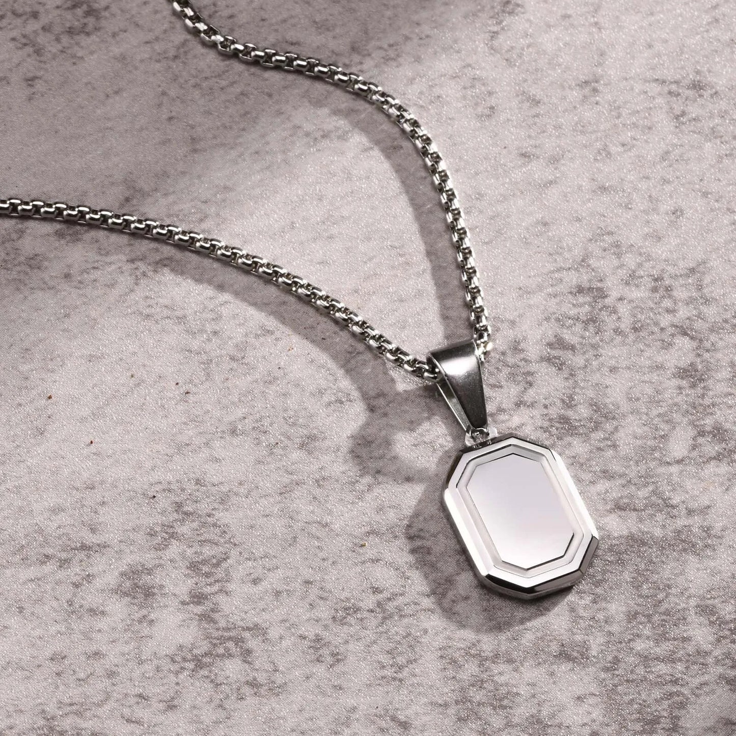 Collier Pendentif Médaille Gravée Homme – Acier