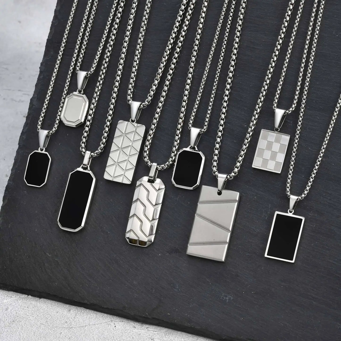 Collier Pendentif Géométrique Ajouré Homme – Acier