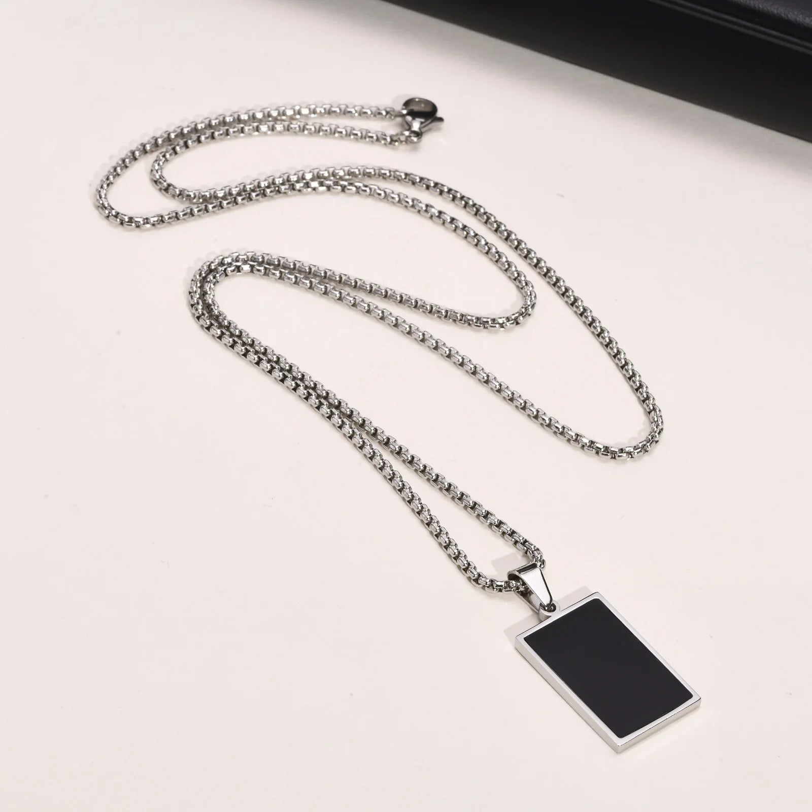 Collier Pendentif Plaque Noire Homme – Argent