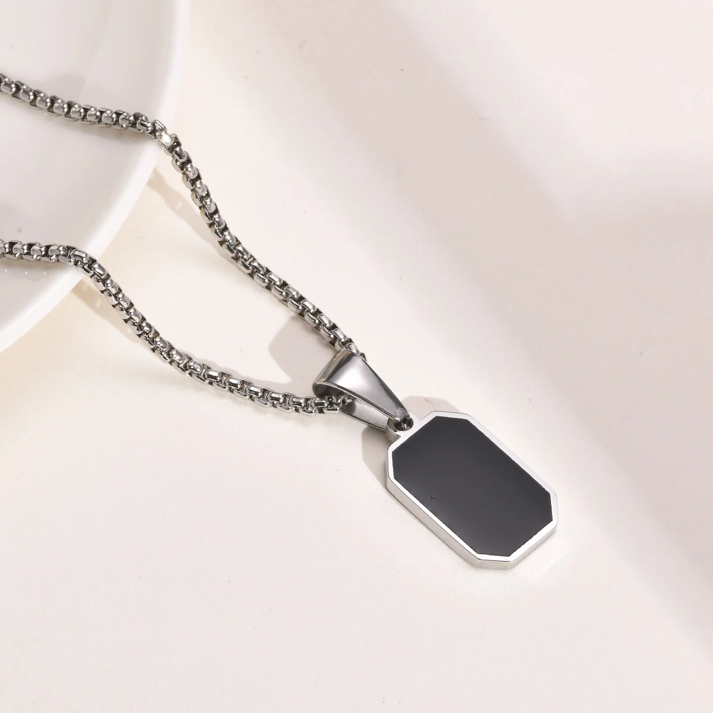 Collier Pendentif Octogone Noir Homme – Argent