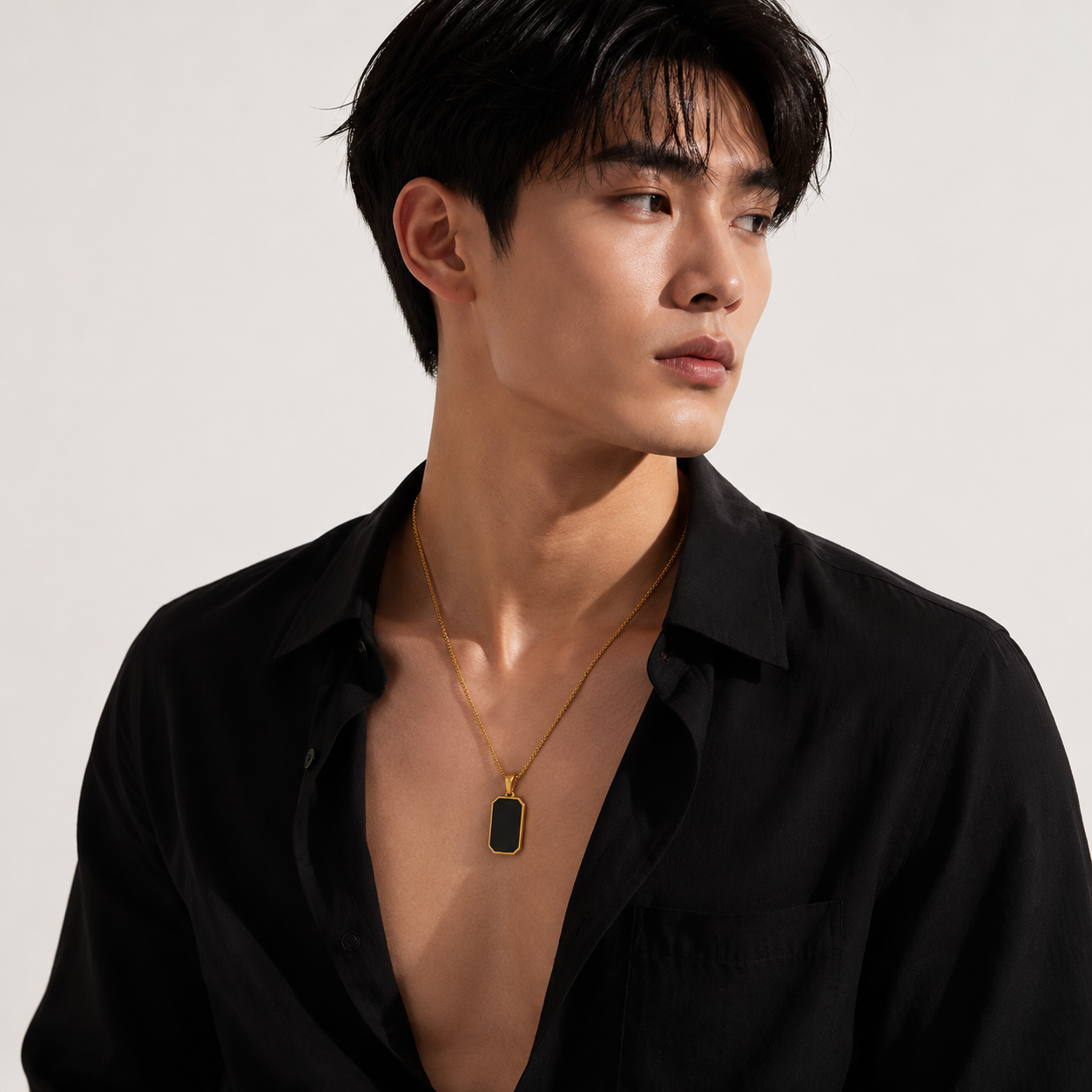 Collier Pendentif Écusson Noir Homme – Or