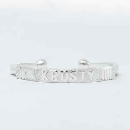 Photo principale sur fond neutre, vue de face nette du bracelet Jonc KRUSTY Argent en argent massif 925 (poincon 925), signe WB Paris (Westaff Bijouterie). Jonc rigide a la surface lisse et polie, fermeture discrete, port au poignet. Bijou unisexe homme et femme, ideal en cadeau. Recherches : bracelet argent 925, bracelet argent homme, gourmette argent, achat bijou argent pas cher. Argent 925 hypoallergenique, agreable a porter au poignet. Livraison rapide et garantie a vie WB Paris.