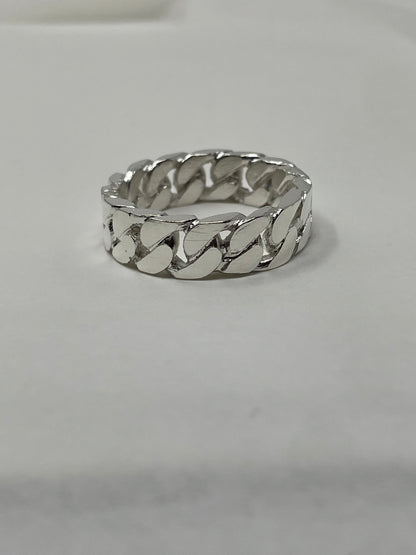 Second plan du bijou, de la bague Chaîne TOLOMITE Argent en argent sterling 925, signe WB Paris (Westaff Bijouterie). Anneau au galbe net, tour de doigt ajuste, port au doigt ; on remarque le poids equilibre et les reflets nets du metal. Style chic, ideal homme — cadeau de Noel. Recherches : argent sterling, argent 925, cadeau de Noel, bon rapport qualite-prix. Argent 925 hypoallergenique. Cadeau de noel a offrir toute l'annee. Mot-cle : argent 925. Entretien simple : essuyer avec un chiffon doux.