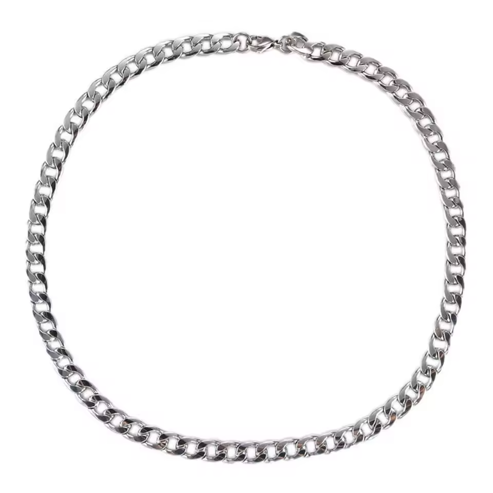 Vue complementaire, du collier CUBA en Argent 3mm en argent 925 (poincon 925), signe WB Paris (Westaff Bijouterie). Chaine aux maillons reguliers, port au cou ; on remarque la longueur ajustable et la brillance polie miroir. Modele personnalisable : gravure prenom, date ou initiales. Style moderne, ideal femme — cadeau anniversaire. Recherches : argent sterling, argent 925, cadeau anniversaire, fabrication soignee. Argent 925 hypoallergenique. Cadeau anniversaire a offrir toute l'annee.