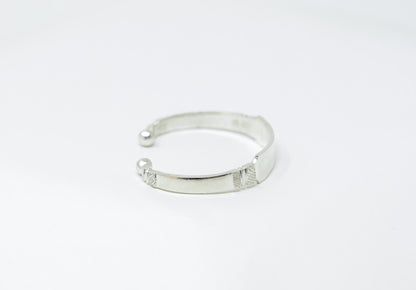 Autre angle, du bracelet ERO personnalisable Argent en argent sterling 925, signe WB Paris (Westaff Bijouterie). Maille souple et fermoir securise, port au poignet ; on remarque l'epaisseur nette de la maille et la patine durable. Modele personnalisable : gravure prenom, date ou initiales. Style chic, ideal unisexe — cadeau homme. Recherches : argent 925, bijou argent, cadeau homme, qualite premium. Argent 925 hypoallergenique. Cadeau homme a offrir toute l'annee. Mot-cle : bijou argent.