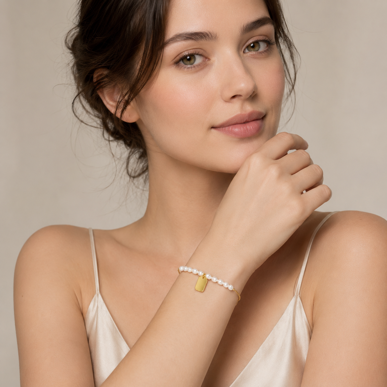 Bracelet Athéna – Perles & Médaillon Plaqué Or